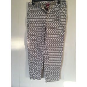 Capri length pants with cute print